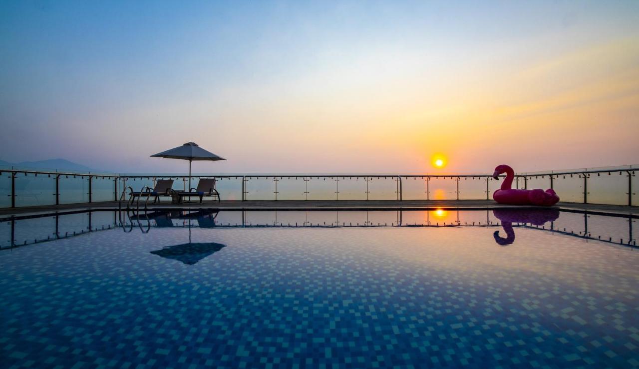 Serene Beach Hotel Danang Экстерьер фото