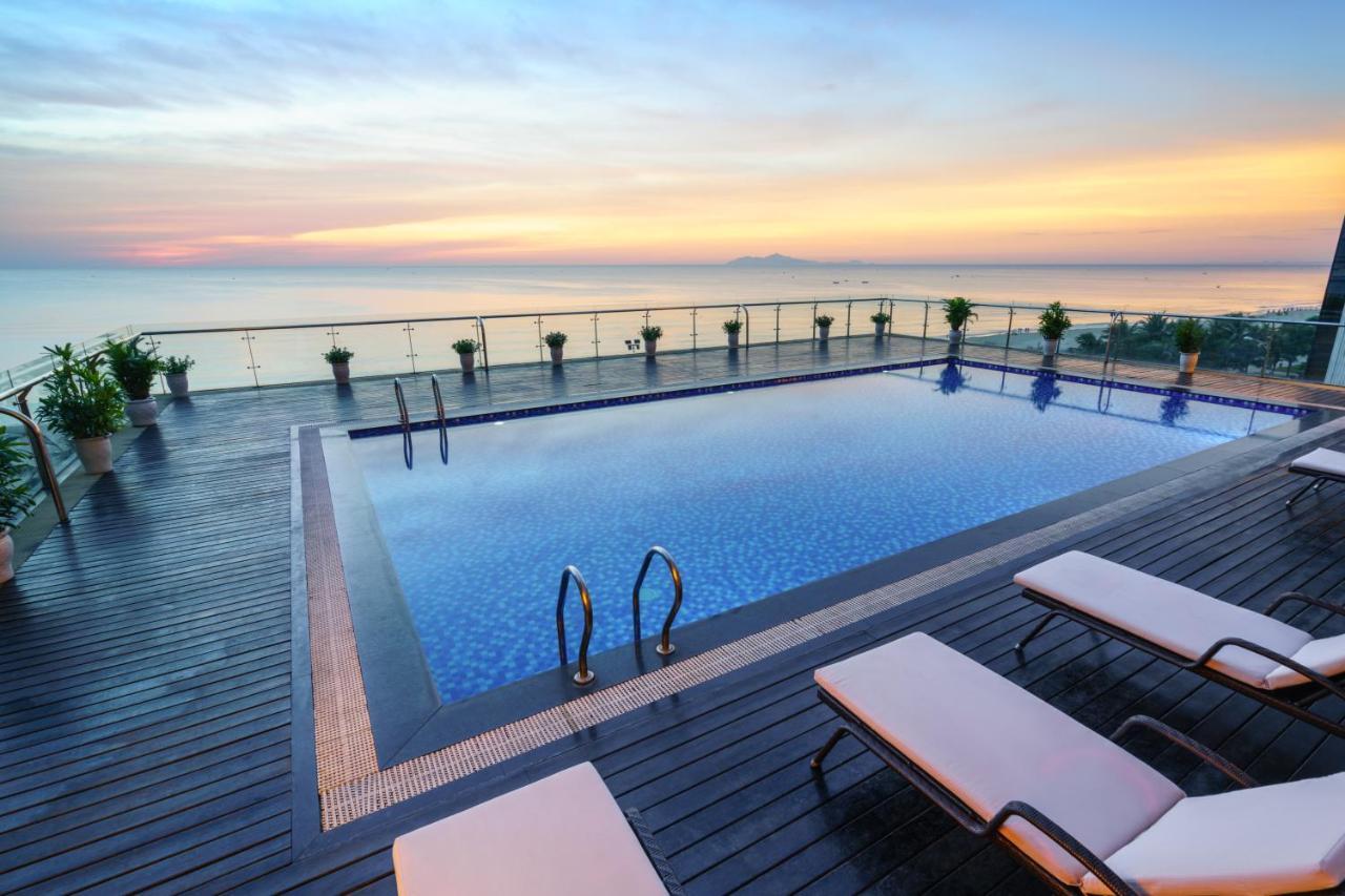 Serene Beach Hotel Danang Экстерьер фото