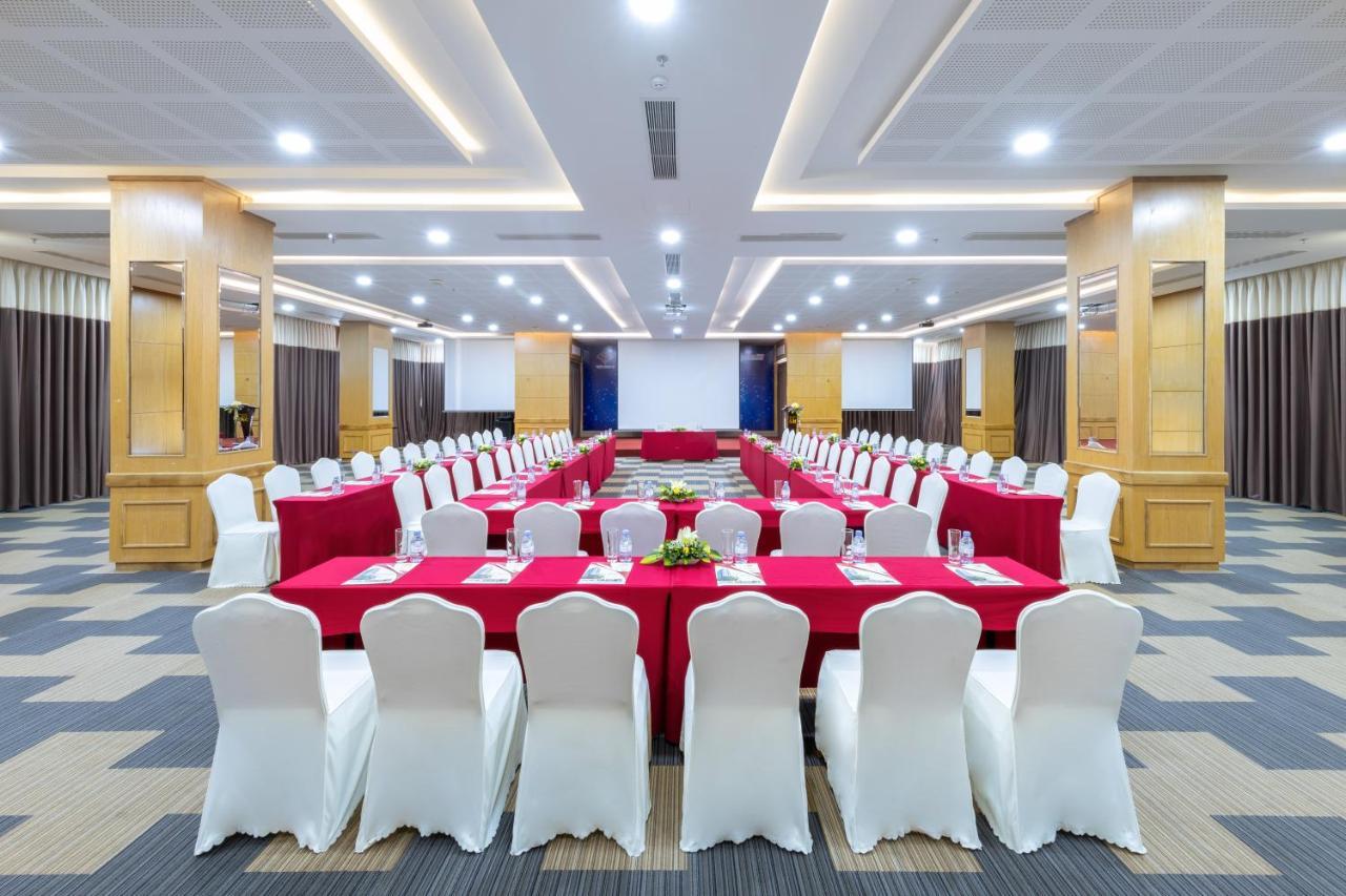 Serene Beach Hotel Danang Экстерьер фото
