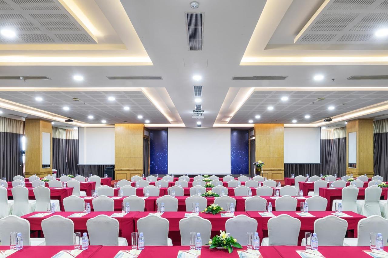 Serene Beach Hotel Danang Экстерьер фото