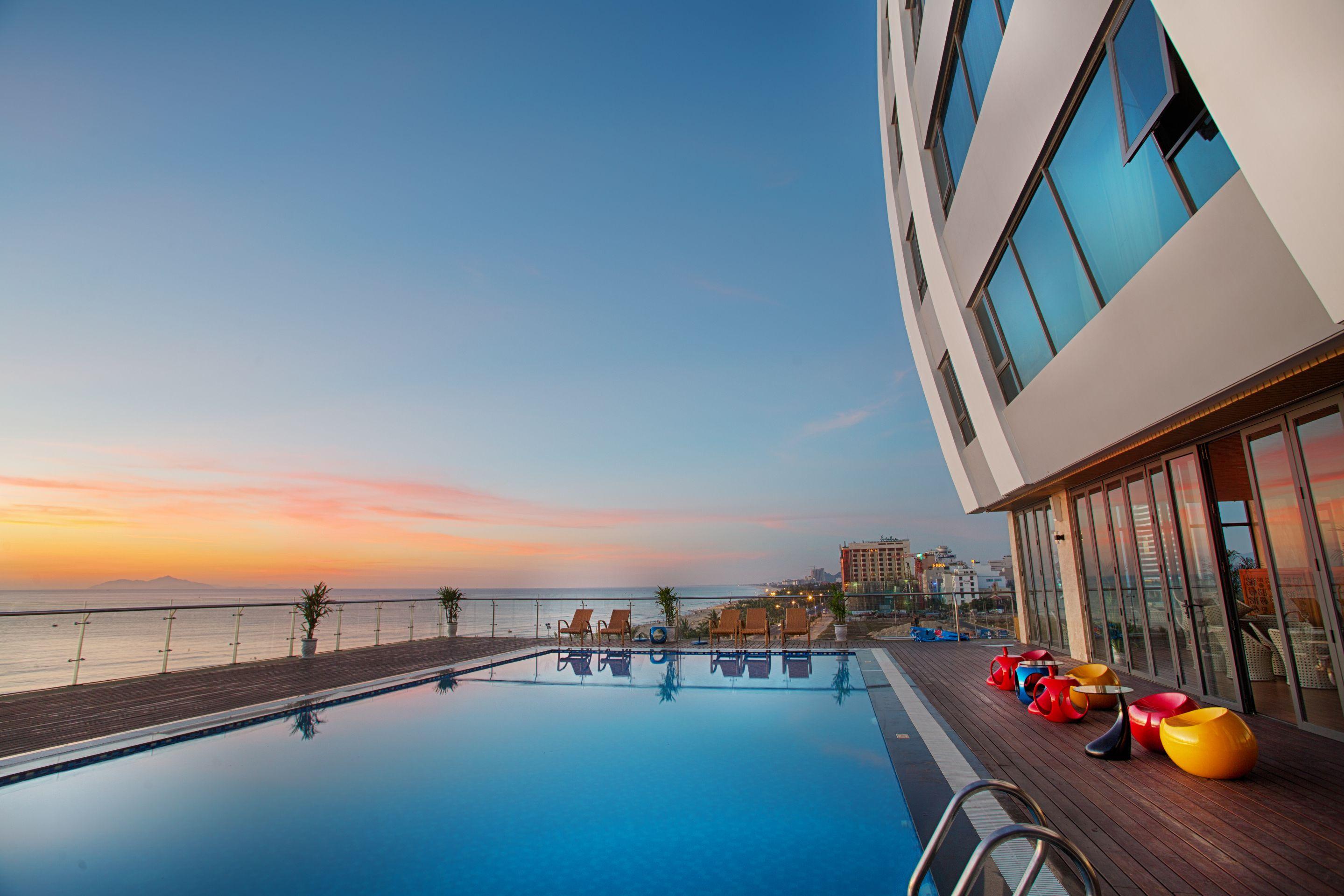 Serene Beach Hotel Danang Экстерьер фото