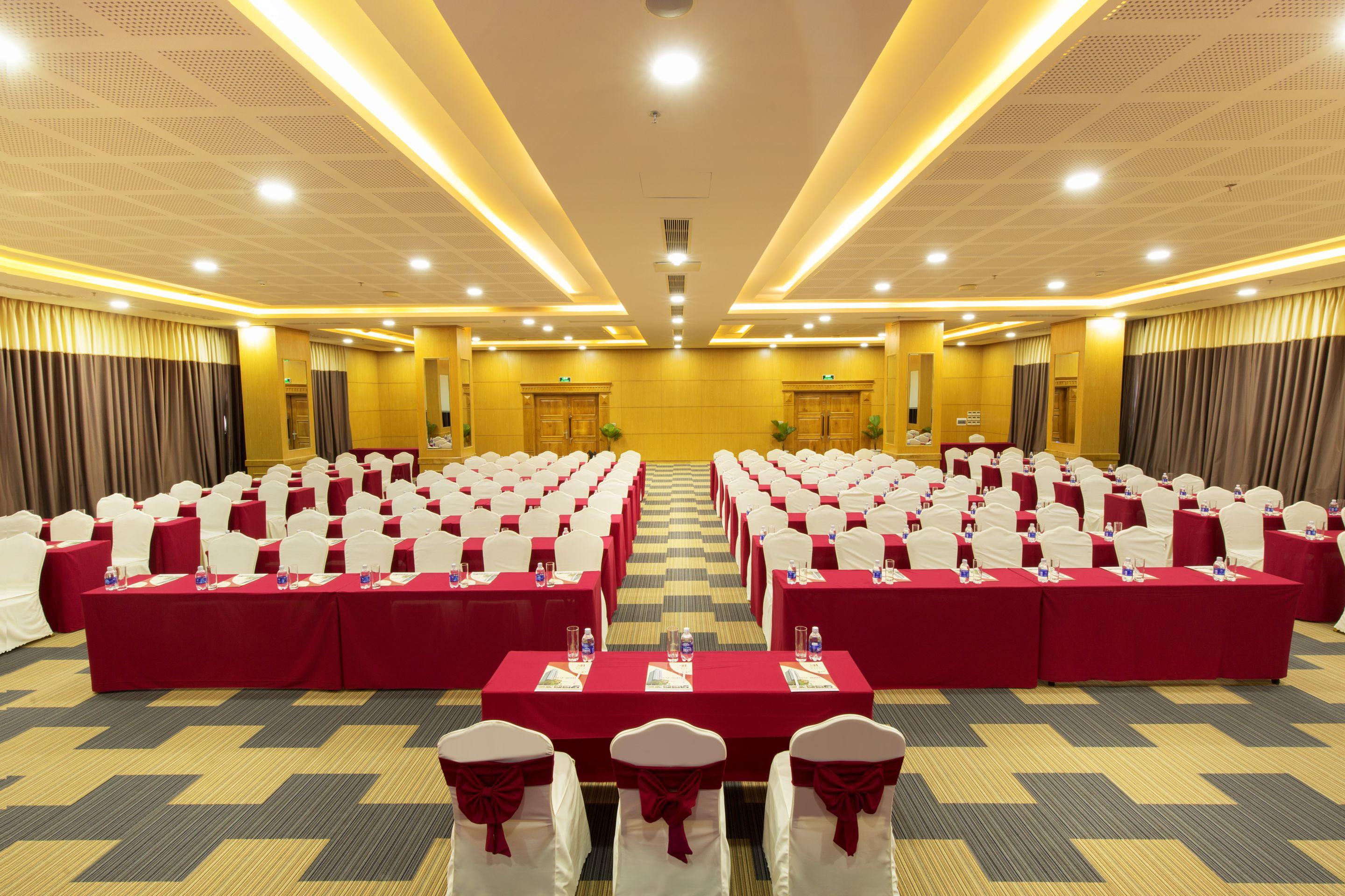 Serene Beach Hotel Danang Экстерьер фото