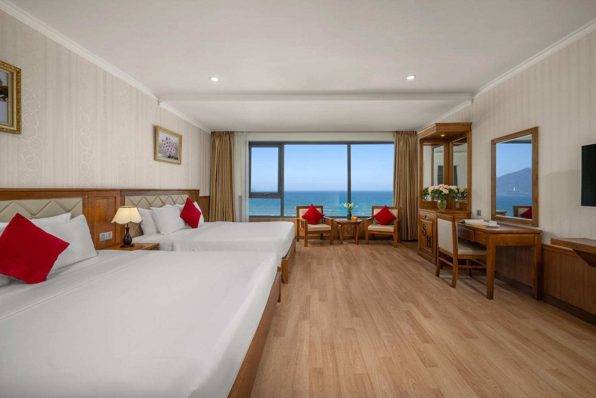 Serene Beach Hotel Danang Экстерьер фото