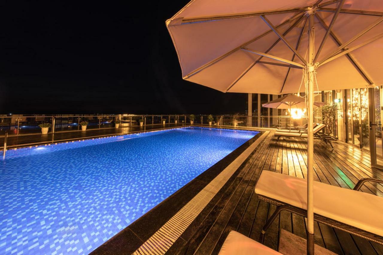 Serene Beach Hotel Danang Экстерьер фото